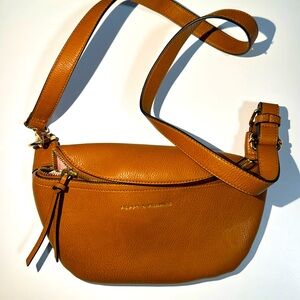 Poppy & Peonies The Sidekick in Cognac